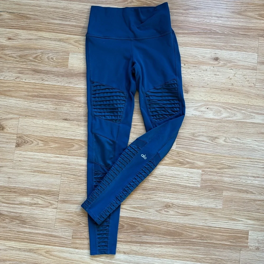 Alo Moto Leggings - size S
